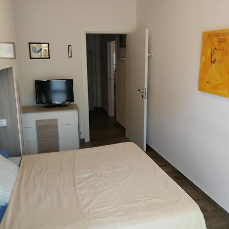 Ferienwohnung Rocca View Central Flat Arona Exterior foto