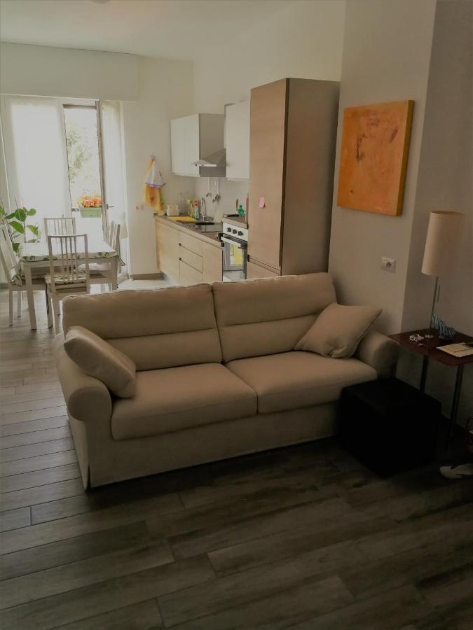 Ferienwohnung Rocca View Central Flat Arona Exterior foto